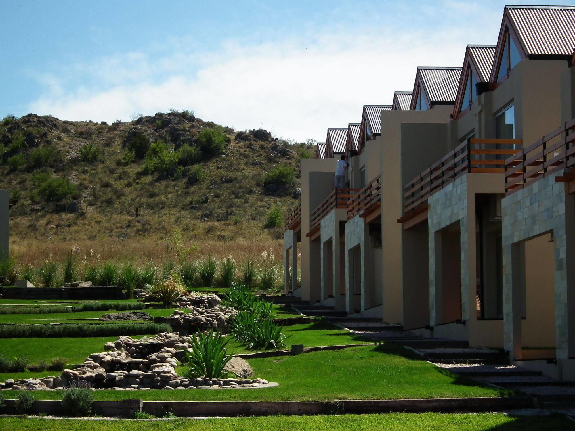 Posada Y Spa Las Golondrinas Sierra de la Ventana Exterior photo